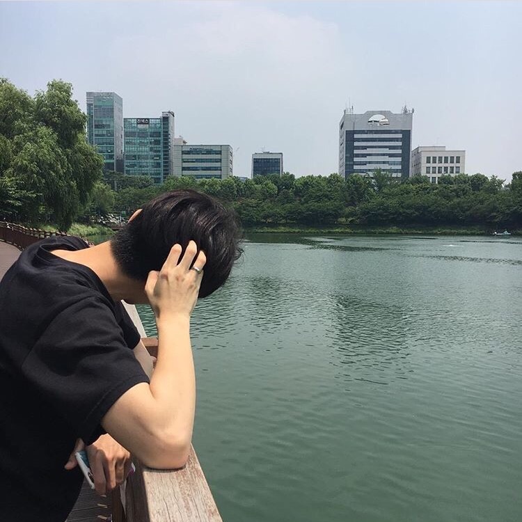 张朗栋眉