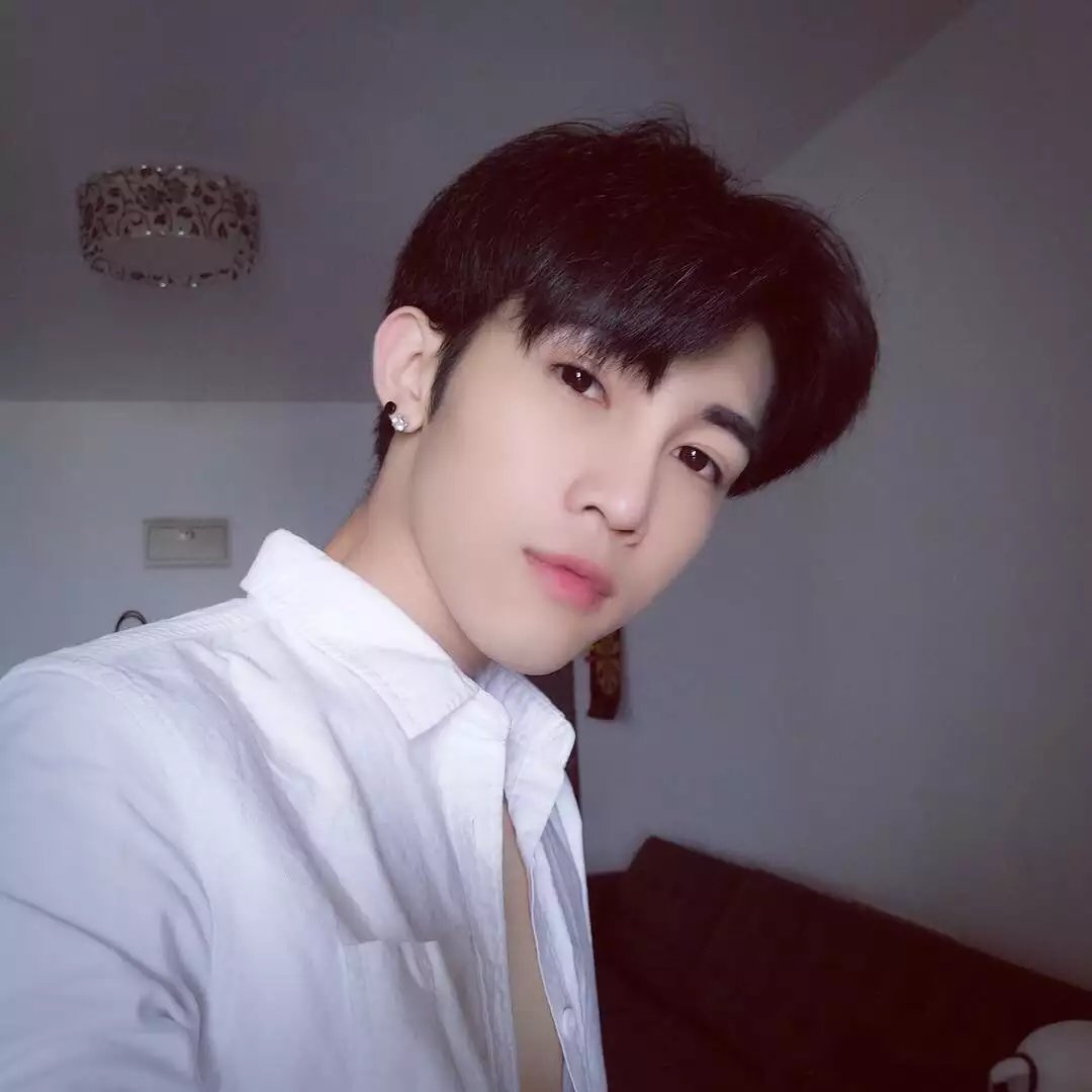 闻伯君维