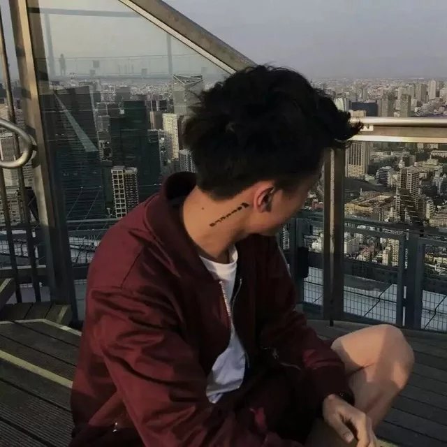 潘娜贝振
